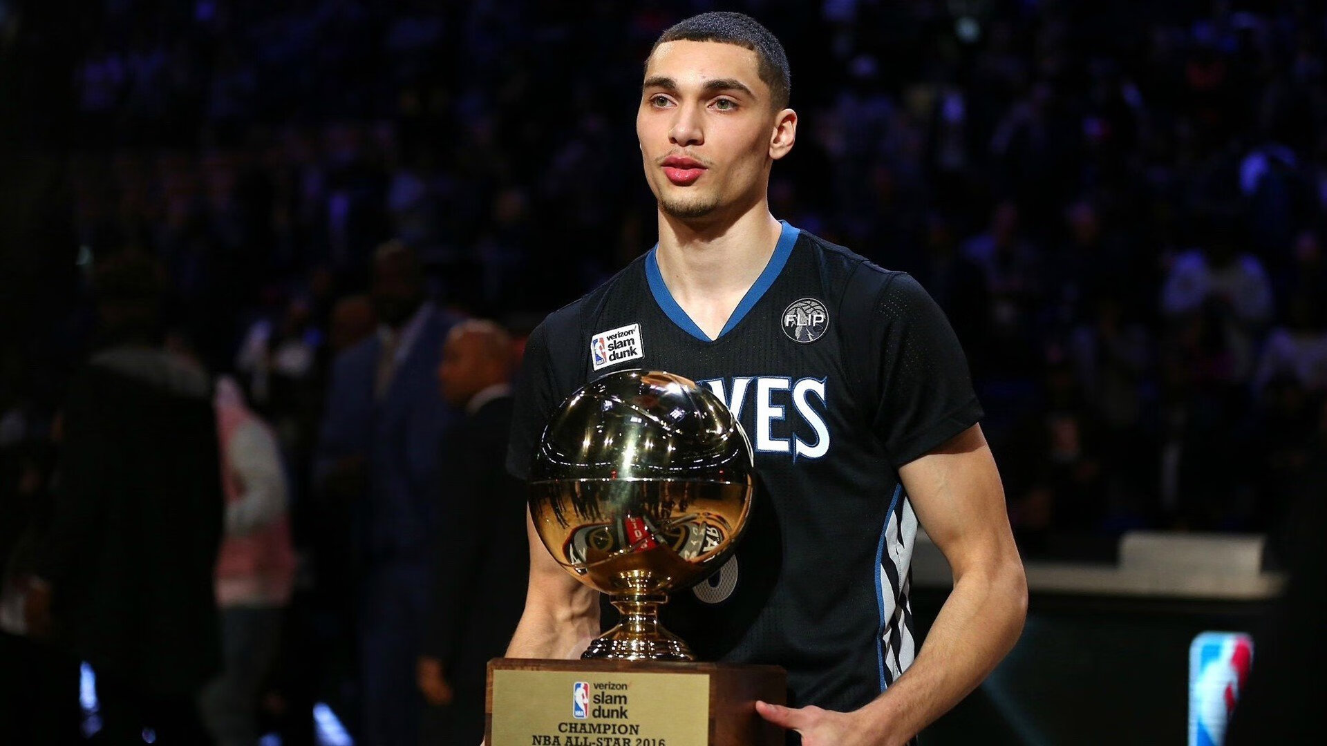 库里透露赛前例行仪式有助放松，库里赛场表现